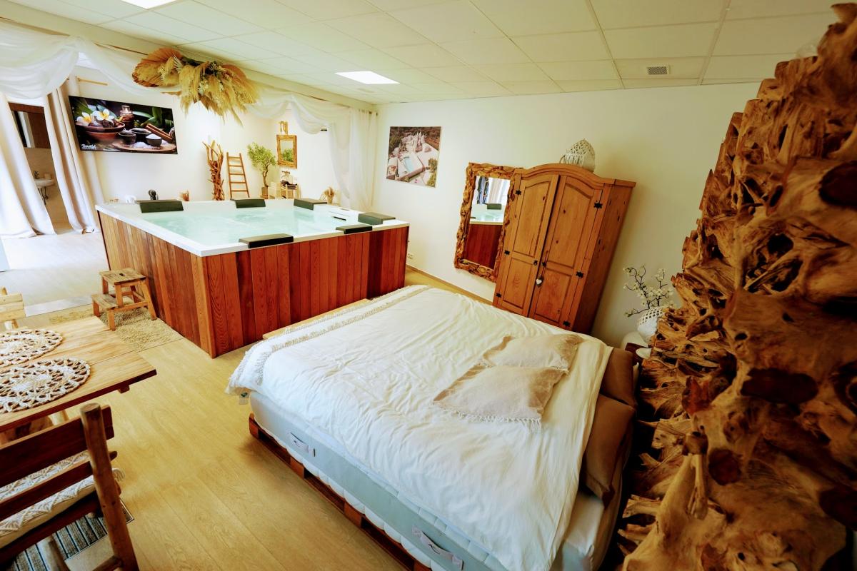 Suite Romantic exécutive avec Jacuzzi privé + Accès au SPA privatif - image 4