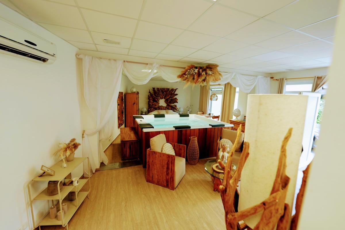 Suite Romantic exécutive avec Jacuzzi privé + Accès au SPA privatif - image 7
