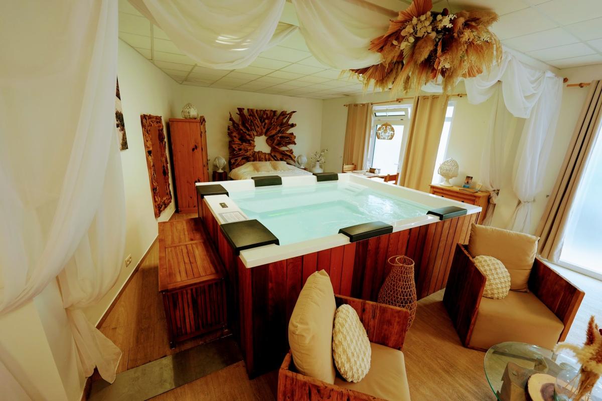 Suite Romantic exécutive avec Jacuzzi privé + Accès au SPA privatif - image 8
