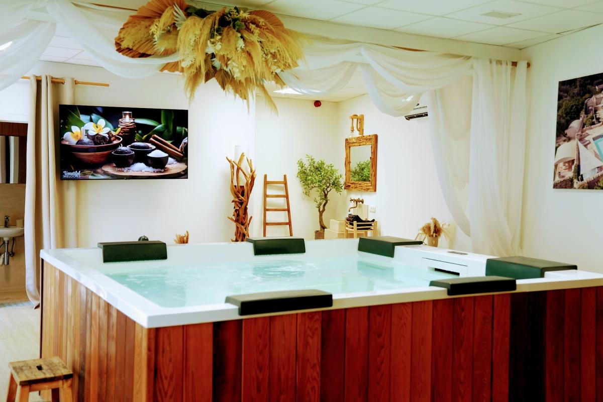 Suite Romantic exécutive avec Jacuzzi privé + Accès au SPA privatif - image 15