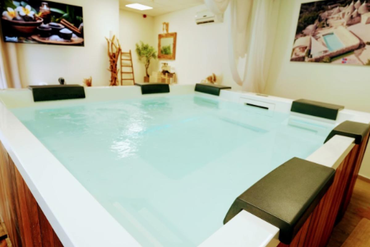 Executive romantische suite met privéjacuzzi - Love Suite met privéjacuzzi - image 4