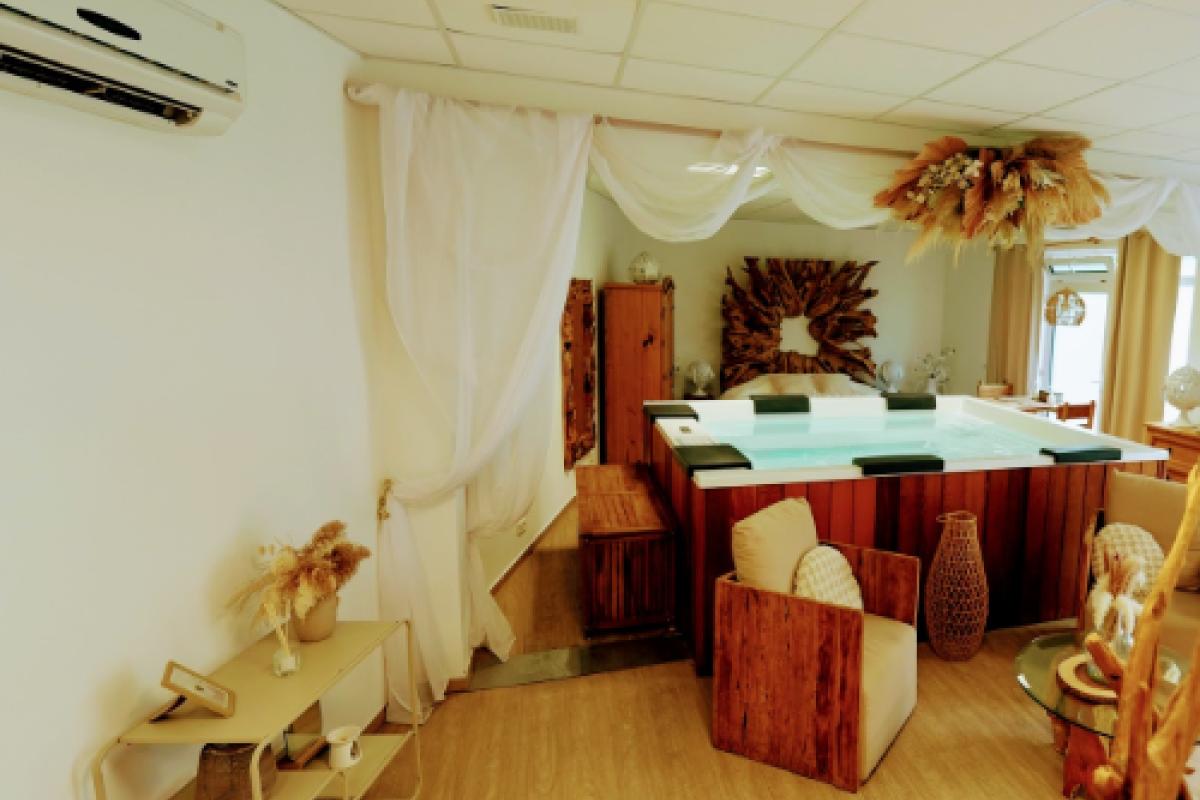 Executive romantische suite met privéjacuzzi - Love Suite met privéjacuzzi - image 6