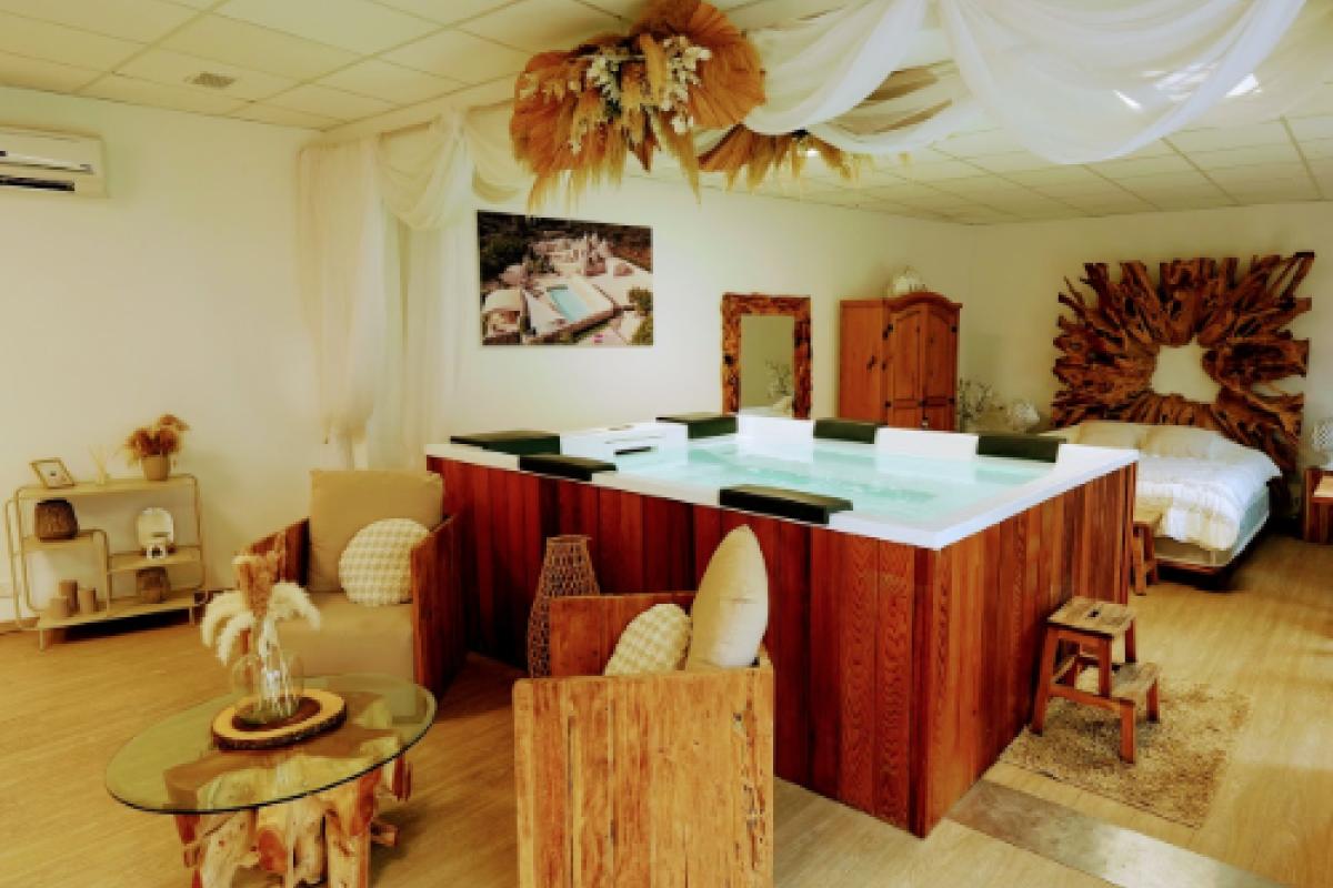 Executive romantische suite met privéjacuzzi - Love Suite met privéjacuzzi - image 9