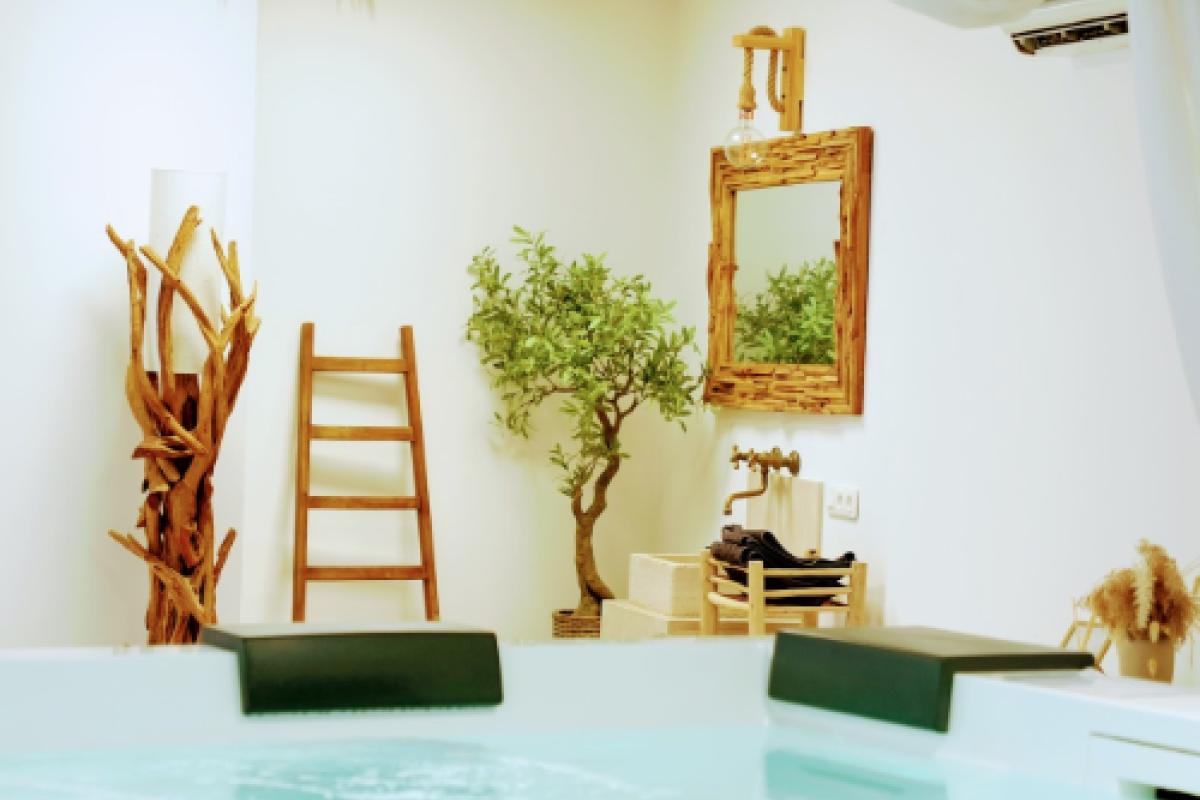 Executive romantische suite met privéjacuzzi - Love Suite met privéjacuzzi - image 12